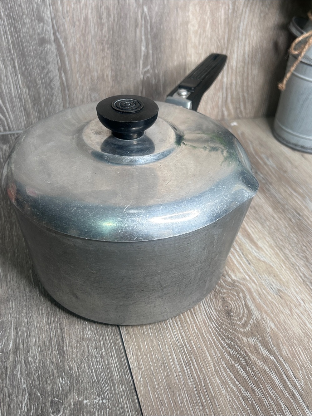 Vintage Wagner Ware Magnalite 3 Qt Saucepan w/Lid Double Pour Spout - Excellent - Picture 7 of 8